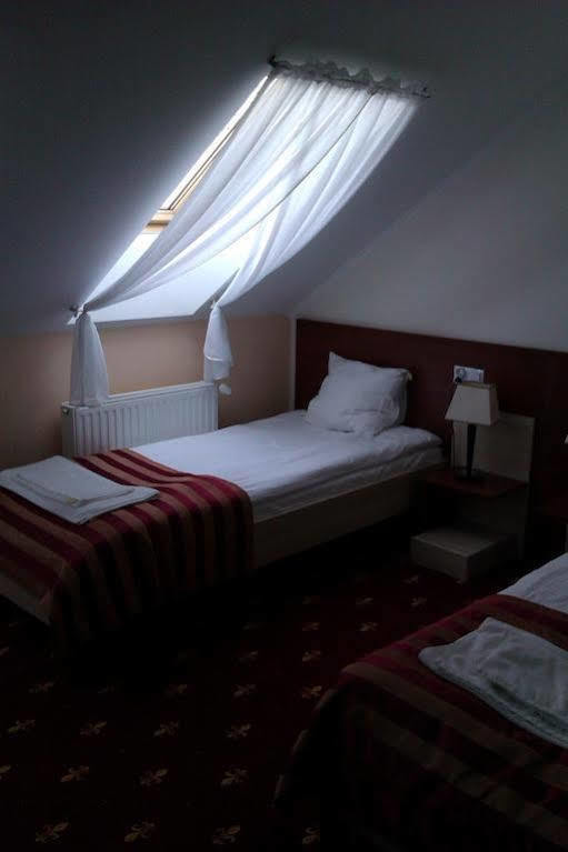 Hotel Platinum Hrubieszow Exteriör bild