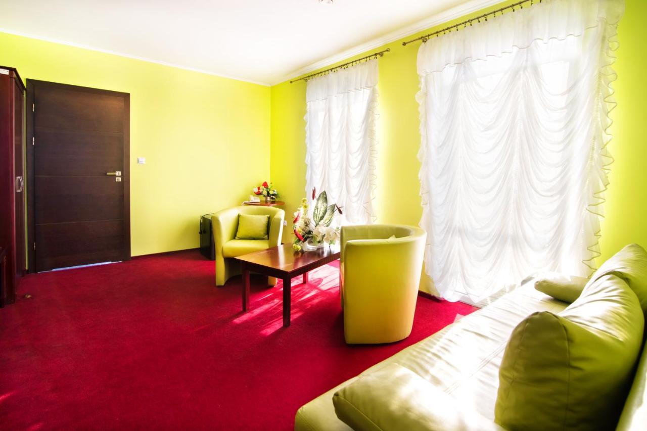 Hotel Platinum Hrubieszow Exteriör bild